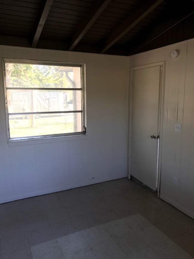 Building Photo - 1300 Fountainhead Dr