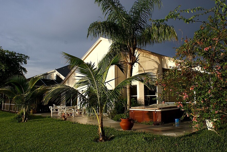 Building Photo - 18899 La Costa Ln