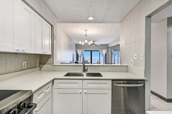 Building Photo - 7700 Seawall Blvd