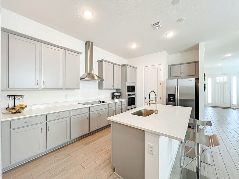 Building Photo - 6423 Cyrils Dr