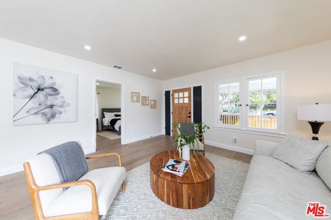 Building Photo - 3766 Valleybrink Rd