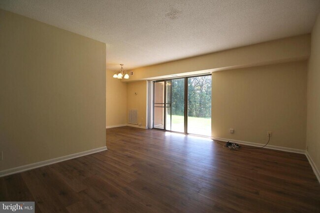 Building Photo - 11615 Stoneview Square