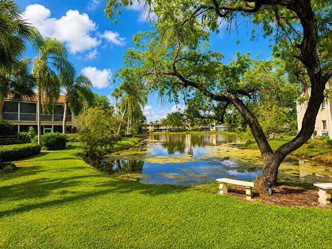 Building Photo - FOR RENT – STUNNING 2 BEDROOM / 2 BATH CONDO IN BRADENTON