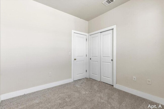 Building Photo - 2225 Katy Ln