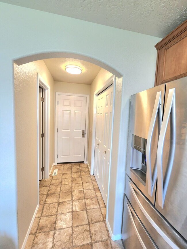 Building Photo - Move In Special- $500.00