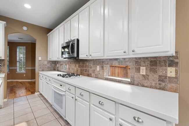 Building Photo - The Perfect Woodlands Retreat: Steps from ...