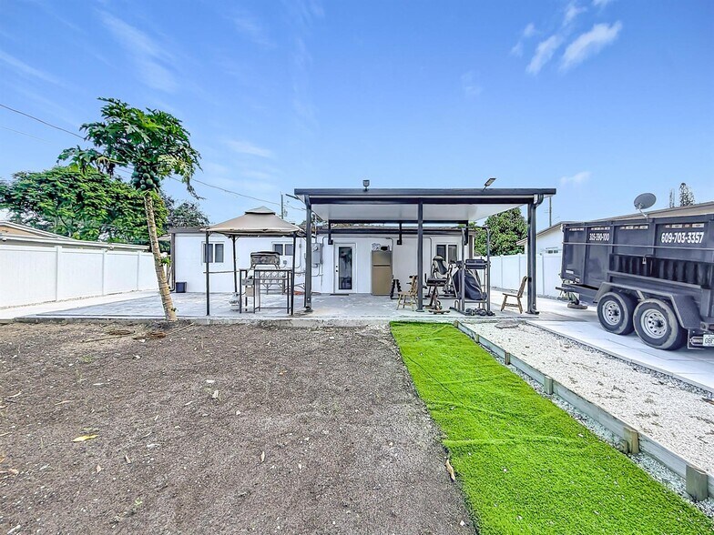 Building Photo - 6135 NW 24th Ct