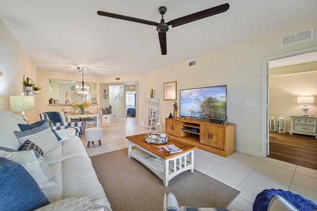 Building Photo - ** Immaculate Blue Heron Sanctuary Condo ~ Available ASAP **