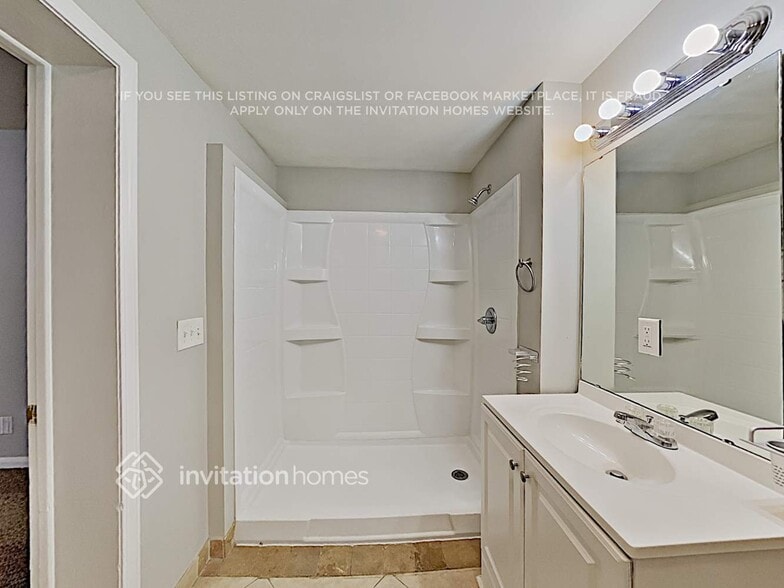 Building Photo - 429 7th St N