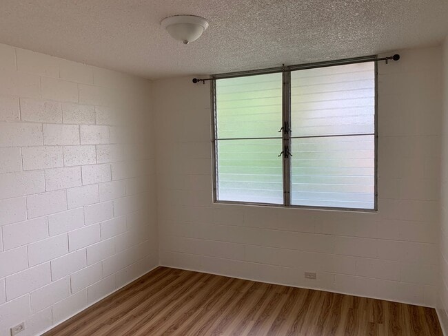 Building Photo - 2 Bedroom 1 Bath Apartment on Pensacola Street