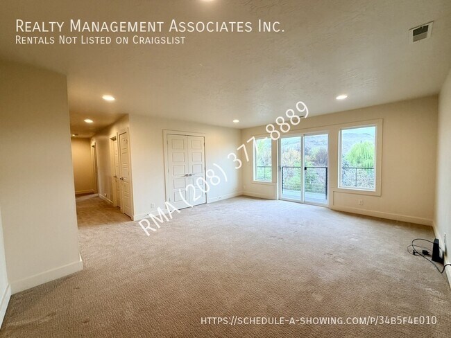 Building Photo - 2552 E Boise Ave