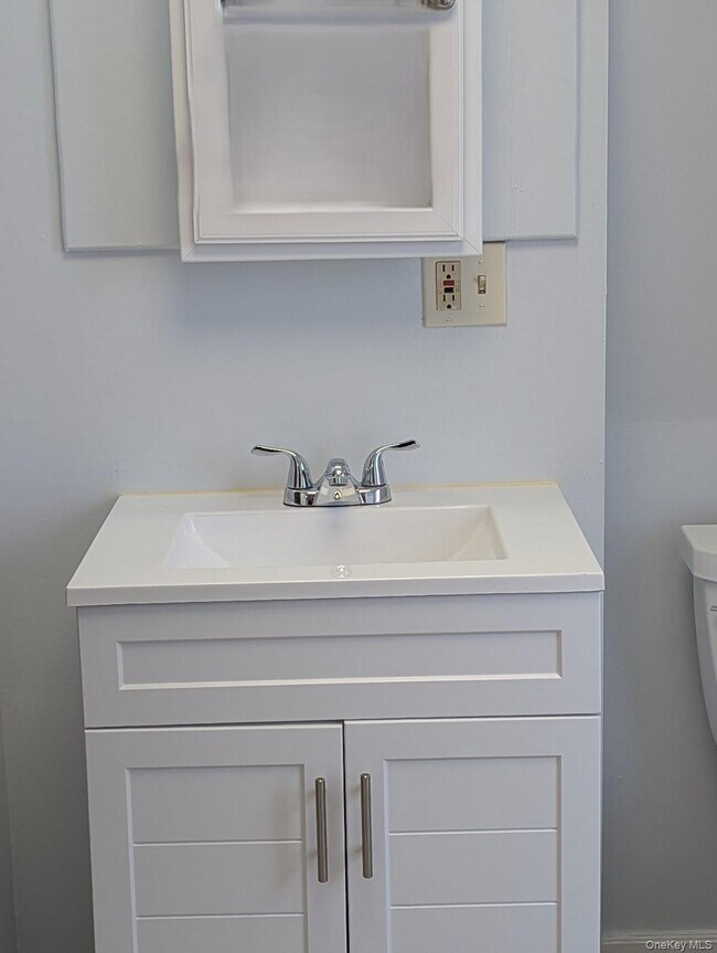 Building Photo - 11 Walnut St