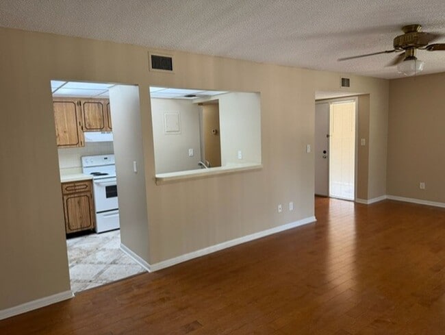 Building Photo - 130 Jasmine Woods Ct