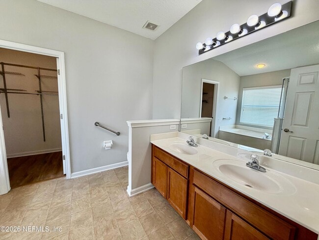 Building Photo - 929 Raindrop Ln