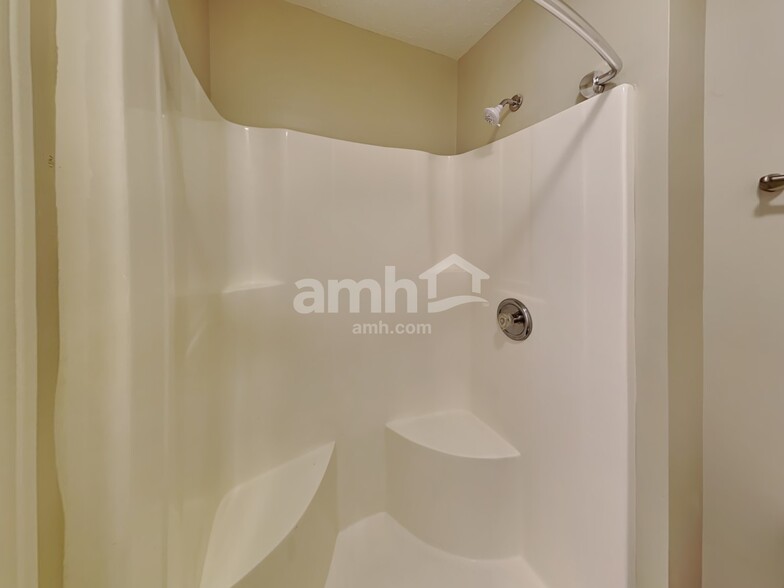 Building Photo - 4906 Bixby Ridge Dr E