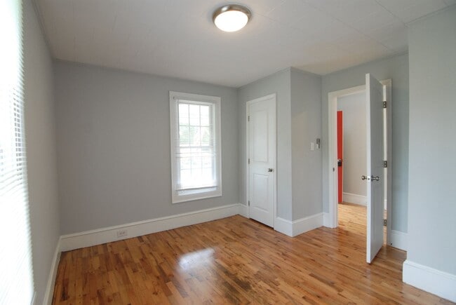 Building Photo - APPLICATIONS PENDING! Charming blue renova...
