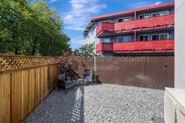 Building Photo - 160 Harrison Ave