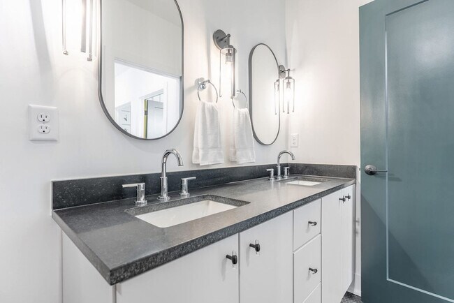 Building Photo - 87 Lucile St