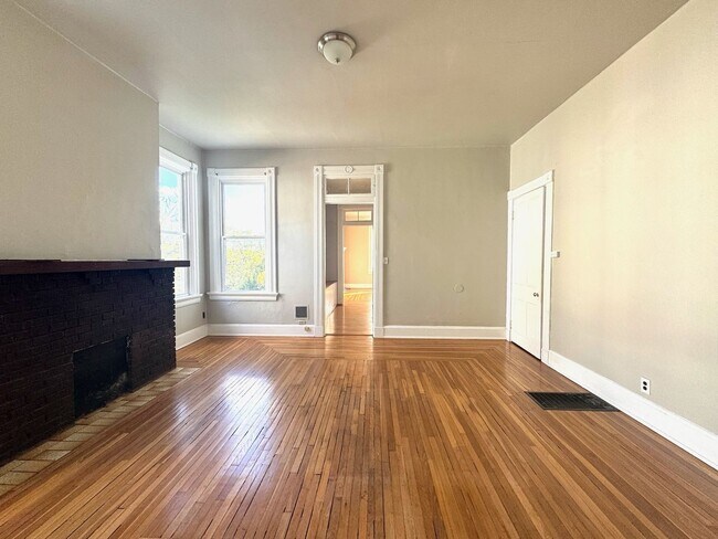 Building Photo - 30 Conklin St