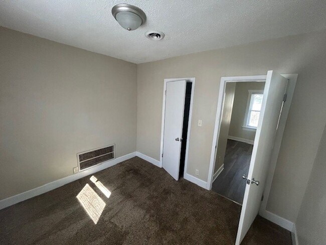 Building Photo - 634 S Fountain St