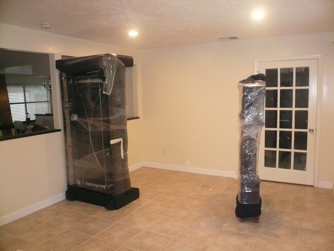 Building Photo - 2826 Green Fields Dr