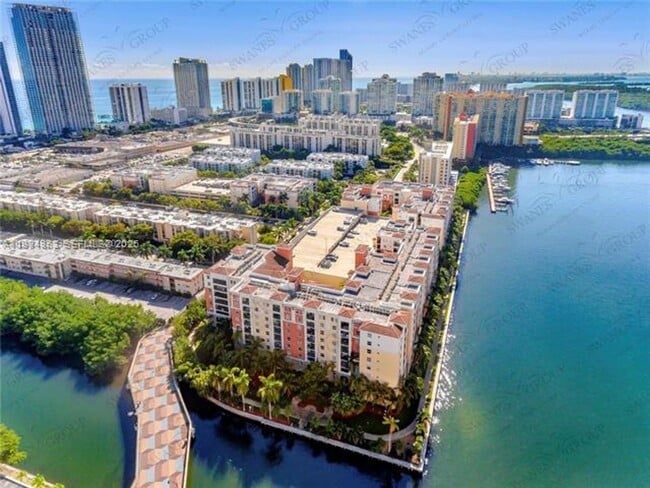 Building Photo - 17150 N Bay Rd