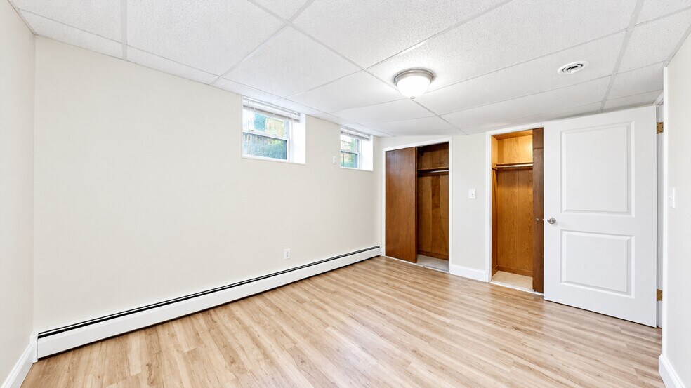 Building Photo - 15 Glenville Ave