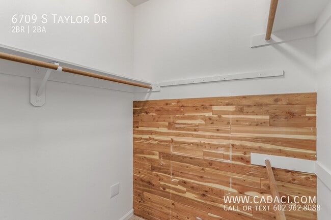 Building Photo - 6709 S Taylor Dr