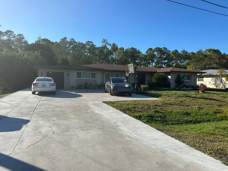 Building Photo - 493 Castle Dr