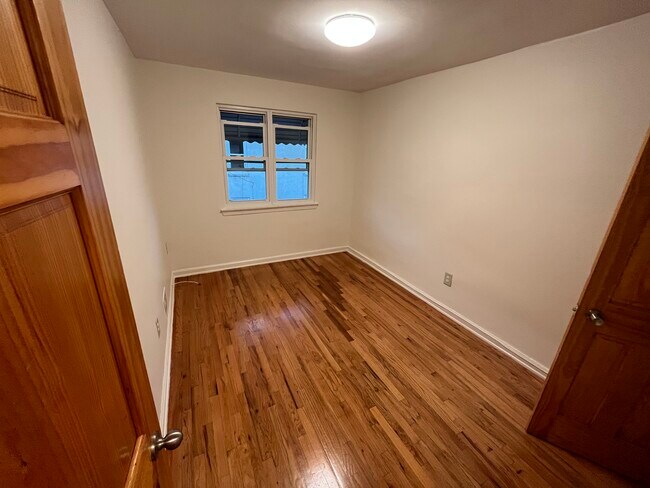 Building Photo - 3720 Bronxwood Ave