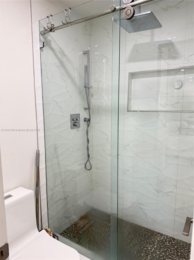 Building Photo - 1271 SW 124th Ct