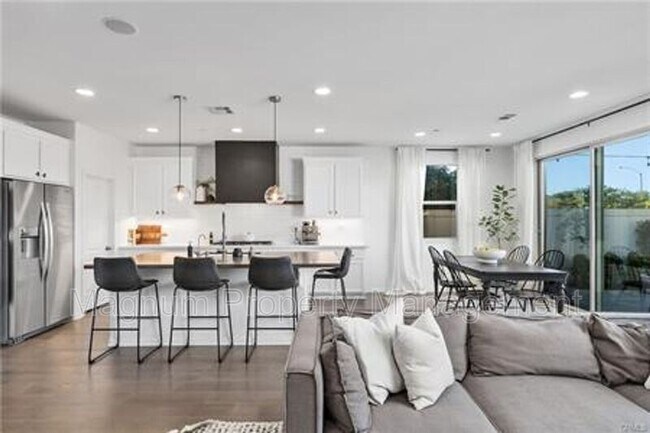 Building Photo - 31650 Sweetwater Cir