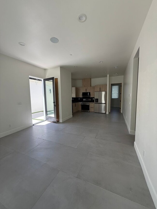 Building Photo - 3 bed, 2 bath ADU with private yard