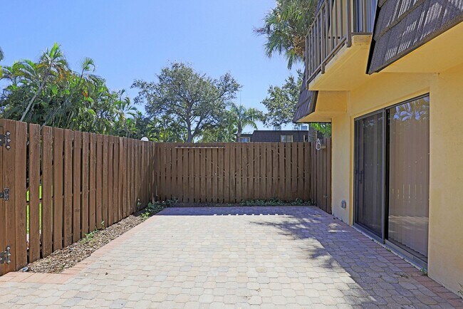 Building Photo - Parkwoods 12341-2