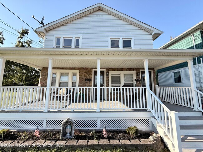 Building Photo - 734 S Main St