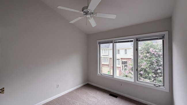 Building Photo - Occoquan Townhouse