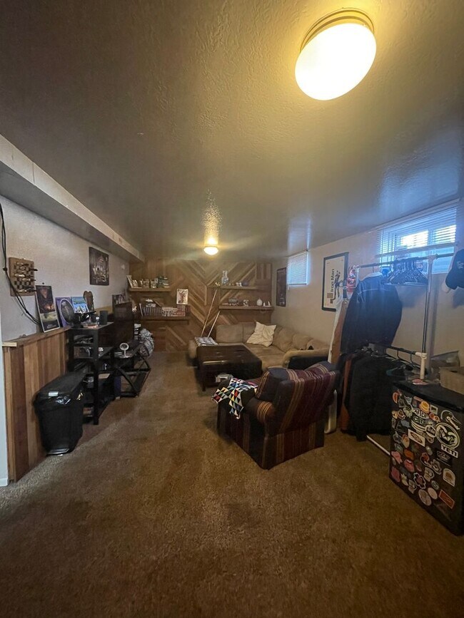 Building Photo - STUDENTS WELCOME! Single-Family Ranch Home w/ Finished Basement and Fenced Backyard