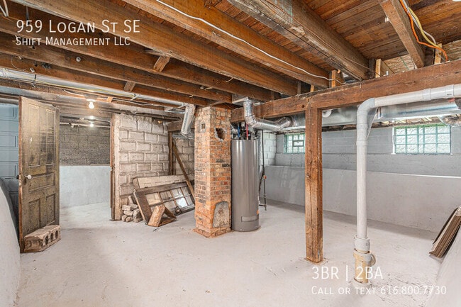 Building Photo - 959 Logan St SE