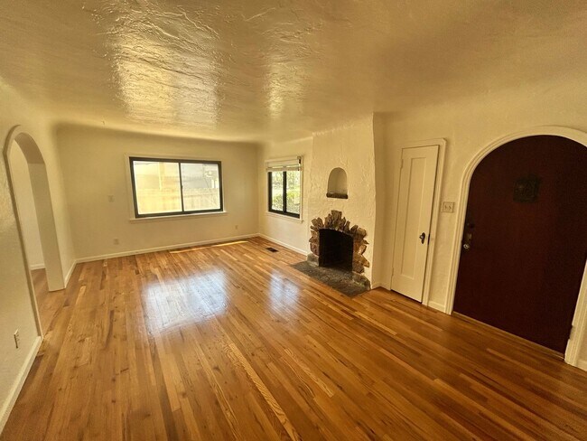 Building Photo - 4 Bedroom/2 Bath Modesto Ca