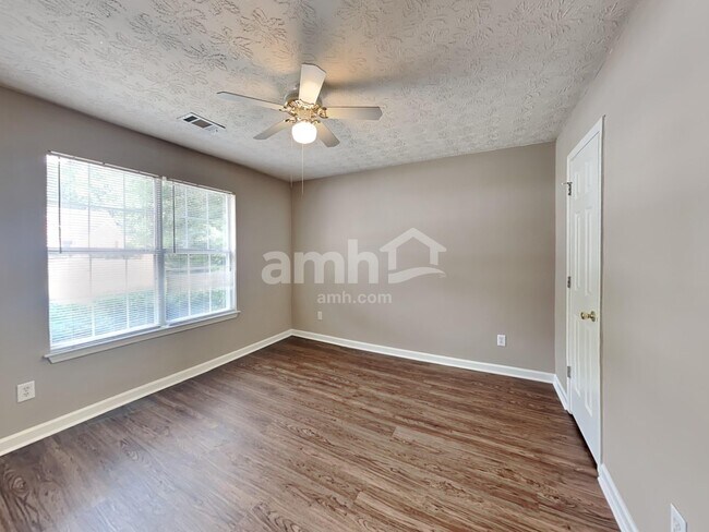 Building Photo - 1300 Wilkes Crest Dr