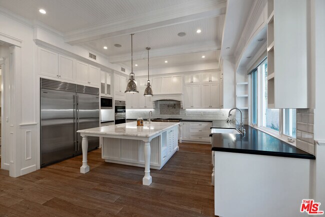 Building Photo - 4135 Dixie Canyon Ave