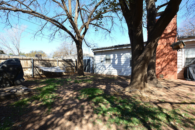 Building Photo - 2513 28th St