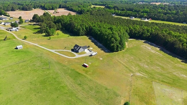 Building Photo - Quiet Country Living on 6+ Acres Between Rocky Mount and Wilson