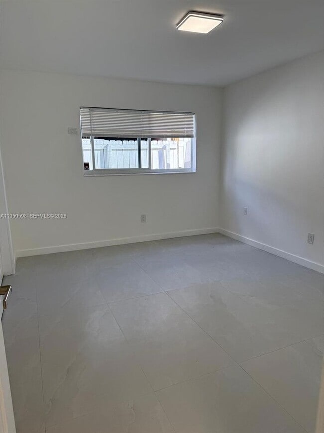 Building Photo - 1056 SW 2nd St