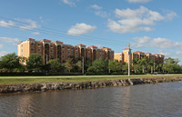 Building Photo - Golf View Gardens