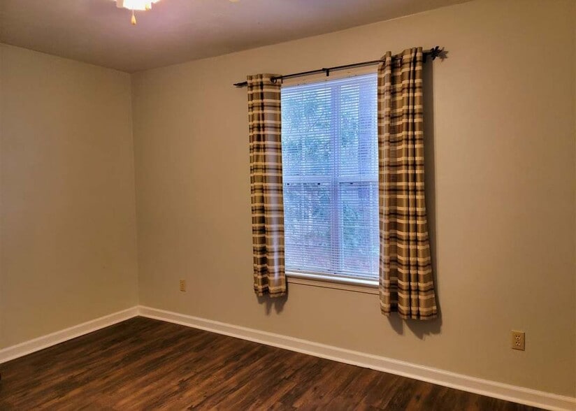 Building Photo - 4464 Westover Dr