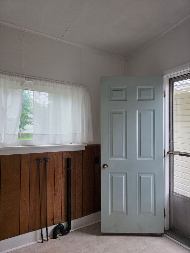 Building Photo - Large yard and quiet location in Findlay