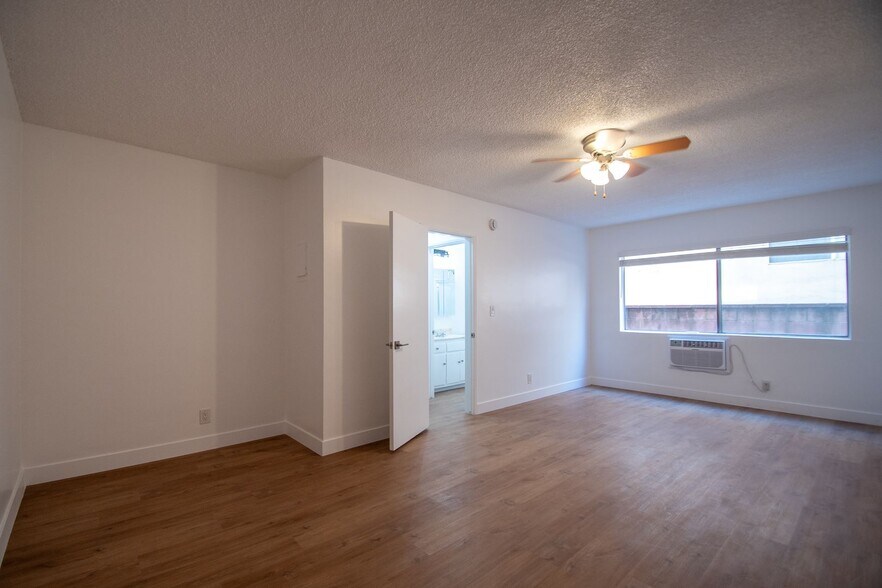 Building Photo - 11280 Huston St
