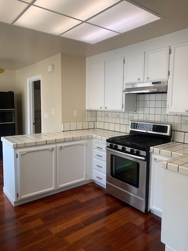 Building Photo - Great 3 Bedroom Townhouse!