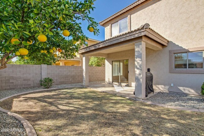 Building Photo - Beautiful 5 bedroom, 3 bathroom home in Surprise AZ